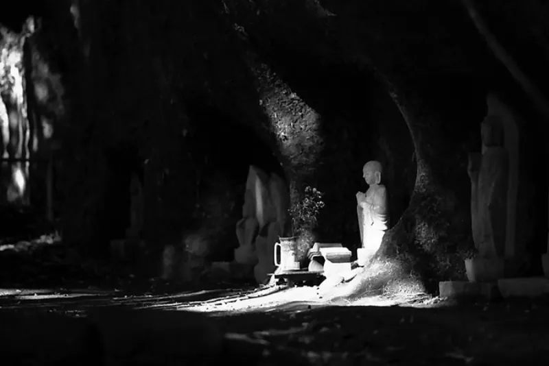 Jizo statues by roadside
