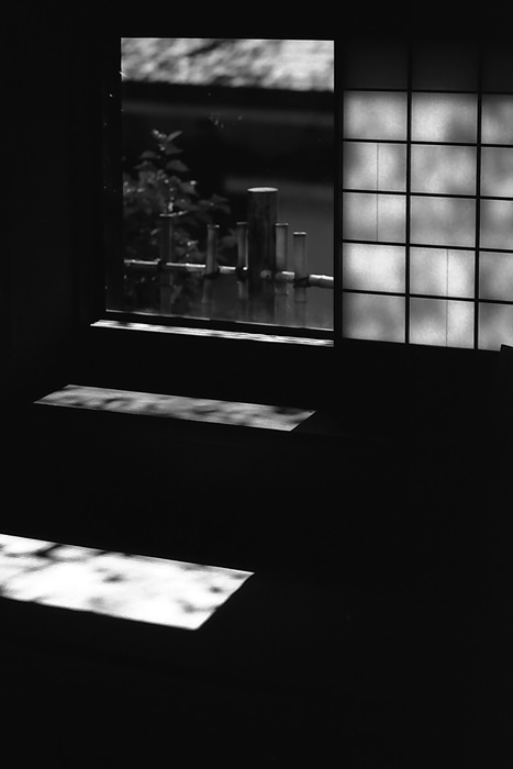 神奈川 窓から差し込む光 写真とエッセイ By オザワテツ