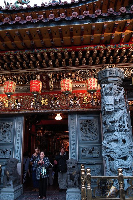 Worshipers at entrance