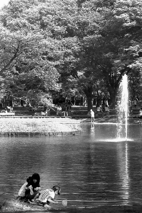 Kids on edge of water