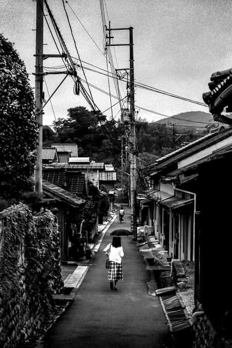 Umbrella walking lane
