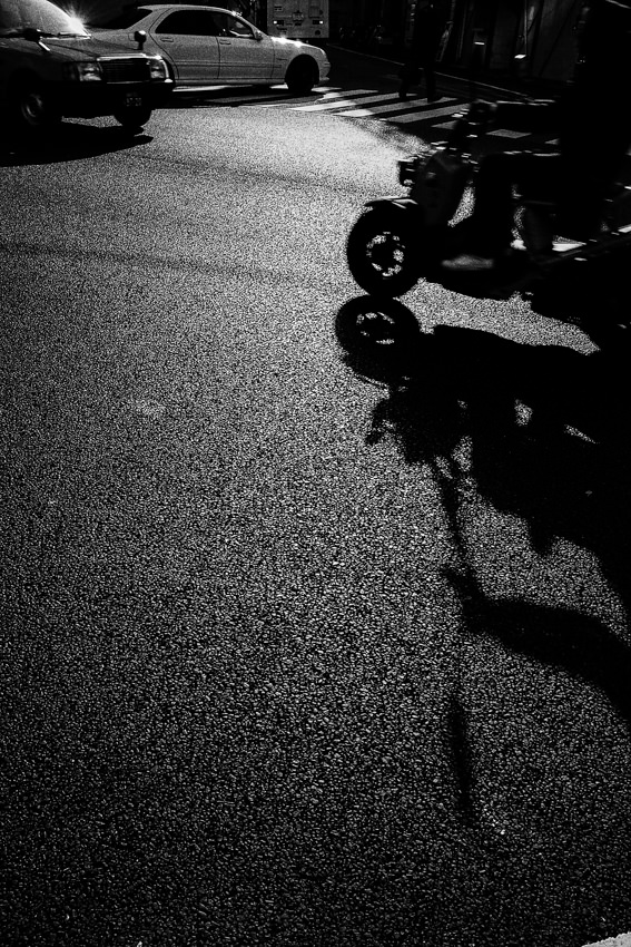 東京 バイクの影とシルエット 旅と写真とエッセイ By オザワテツ