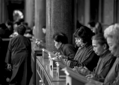 Female believers in Hsing Tian Kong
