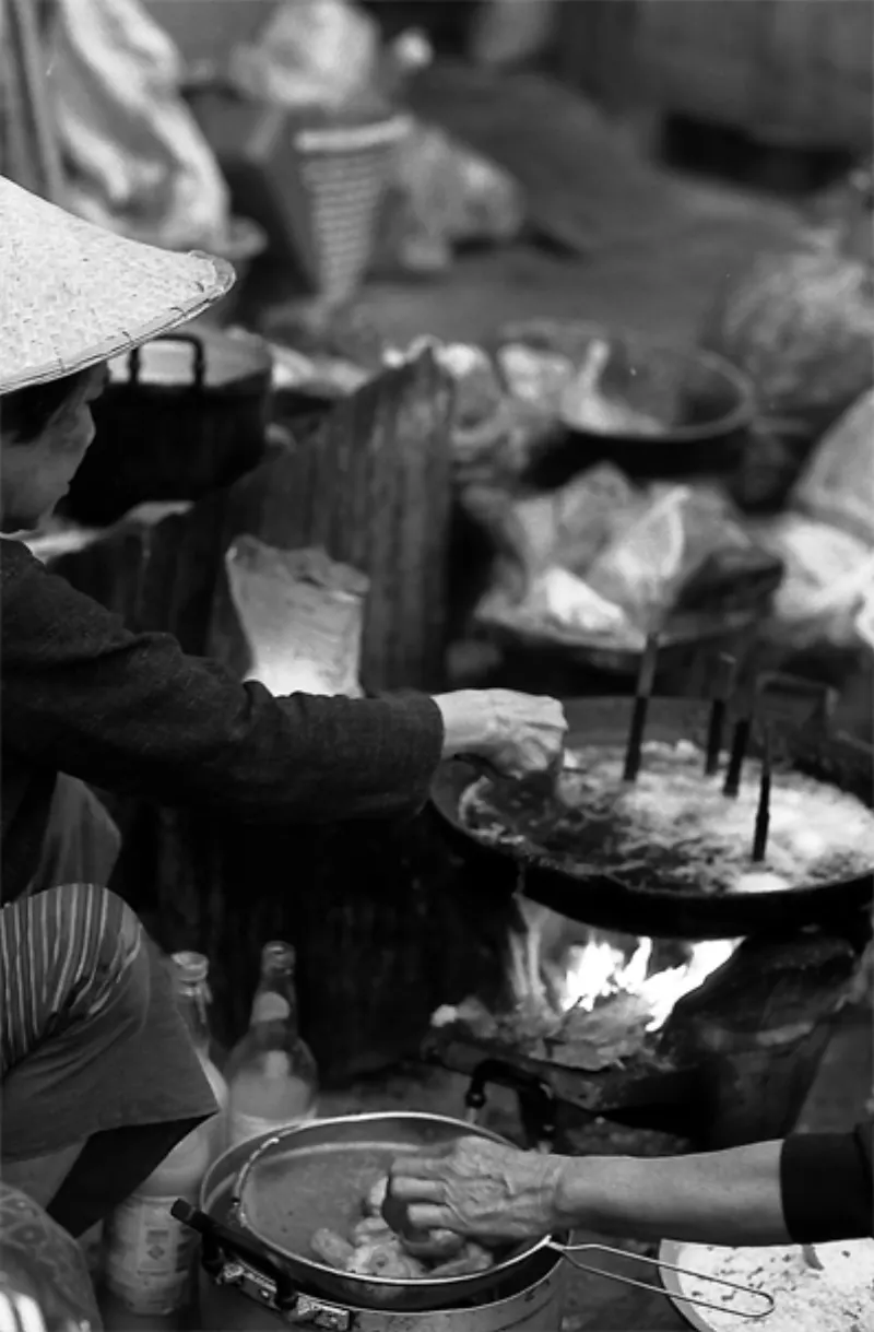 Pots placed in food stall