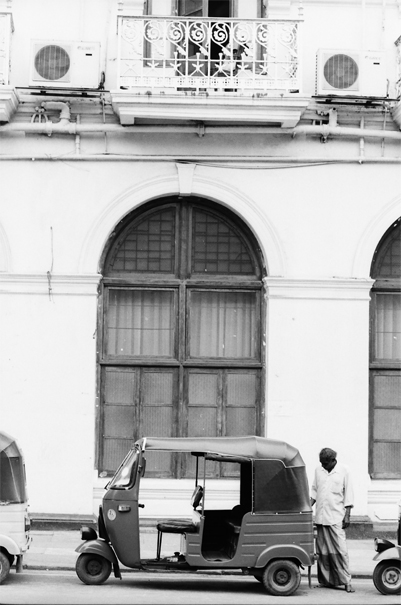 Three Wheelers Kills Hours In Front Of The Hotel (Sri Lanka)