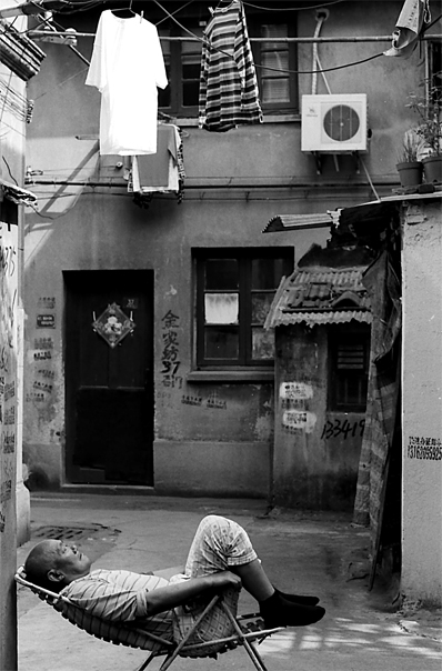 Sleeping Under Shirts (China)