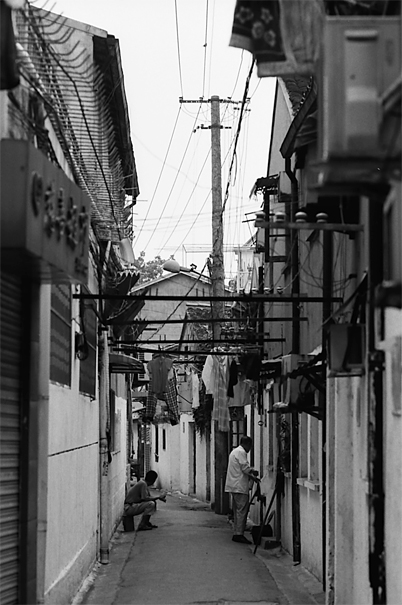 Time Is Left In The Street (China)