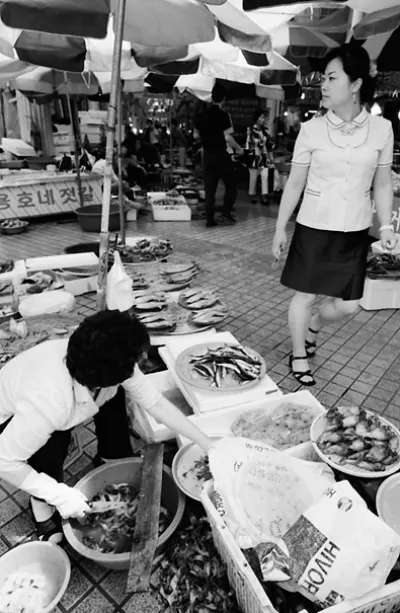 Two women in fish market in Sokcho