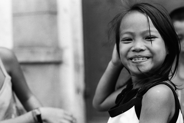 フィリピン ポーズを取る女の子 旅と写真とエッセイ By オザワテツ