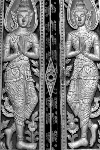 ワット・シェンムアンにあった装飾の施された扉