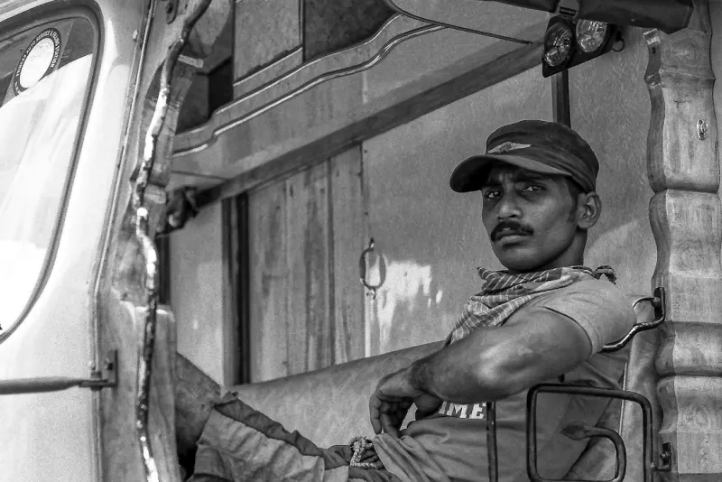 座席でふんぞり返っていた運転手