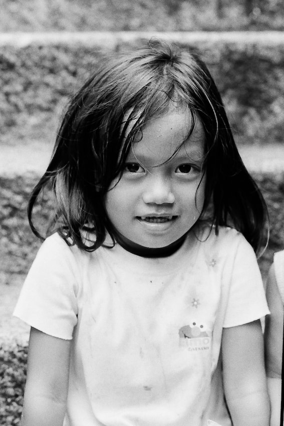 フィリピン】好奇心いっぱいの瞳をした女の子 | 旅と写真とエッセイ by