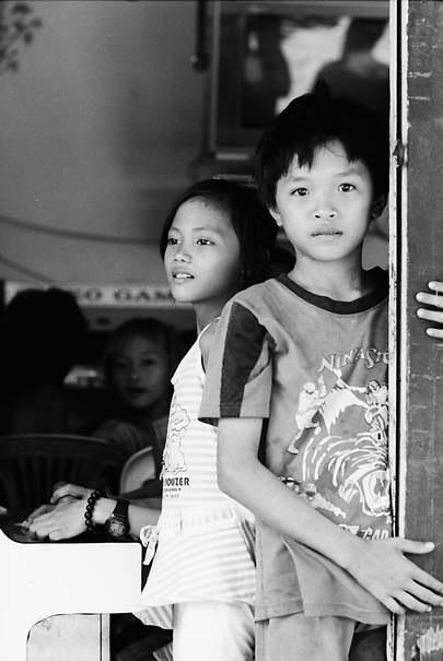 ベトナム 整った顔立ちの少年と少女 旅と写真とエッセイ By オザワテツ