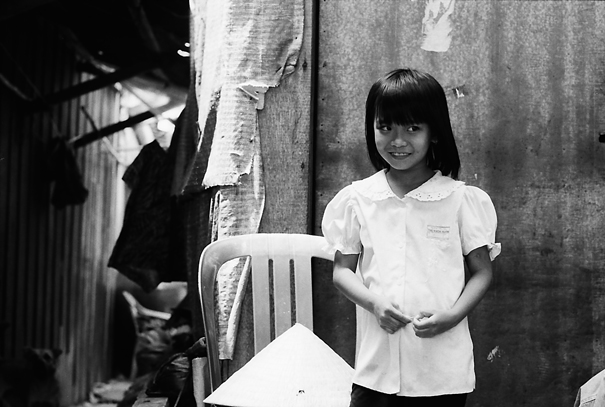 ベトナム シャイな少女の横目 旅と写真とエッセイ By オザワテツ