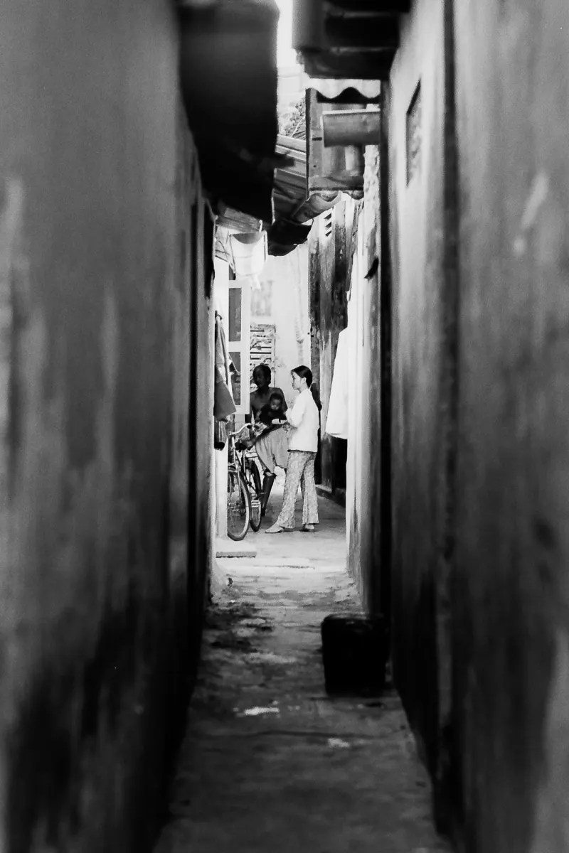 Figures at end of allyway