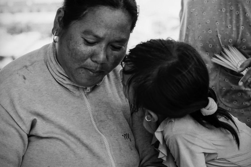 ベトナム 母と娘のひそひそ話 写真とエッセイ By オザワテツ