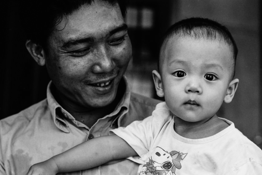 ベトナム 父と目を大きく見開いた息子 写真とエッセイ By オザワテツ