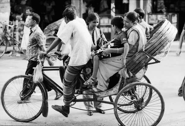 Overloading cycle rickshaw