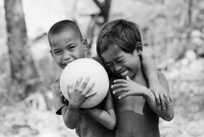 男の子とサッカーボール