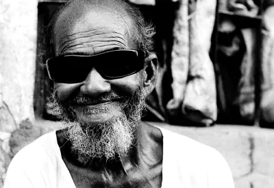 Old man wearing fine-looking sunglasses