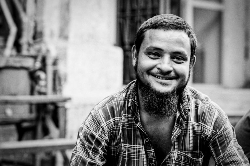 ヤンゴン | ミャンマー旅行記】柔和な笑顔と立派な髭 | Photo by awazo.com