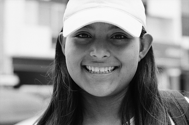 メキシコ 帽子を被った女の子の笑顔 旅と写真とエッセイ By オザワテツ