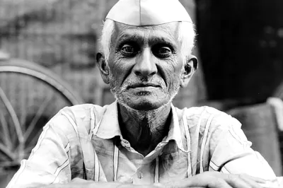 Old man wearing Gandhi cap