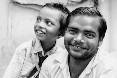 Parent and child setting same hairstyle
