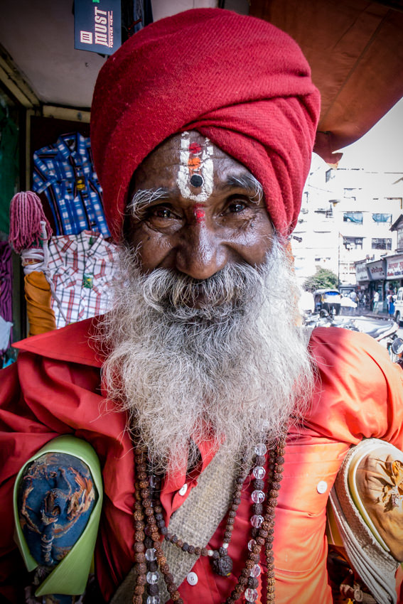 インド プネー 髭モジャのサドゥー 旅と写真とエッセイと