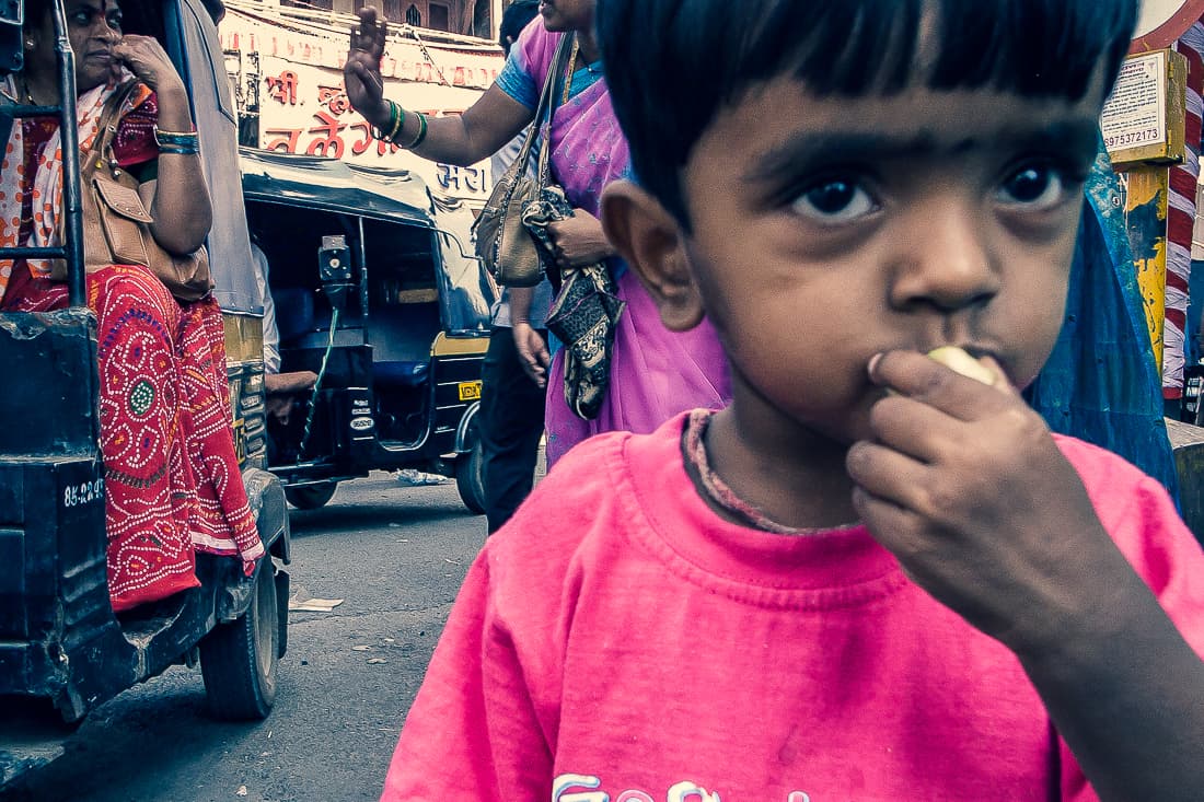 How does alexie’s background impact the content of his writing? picture