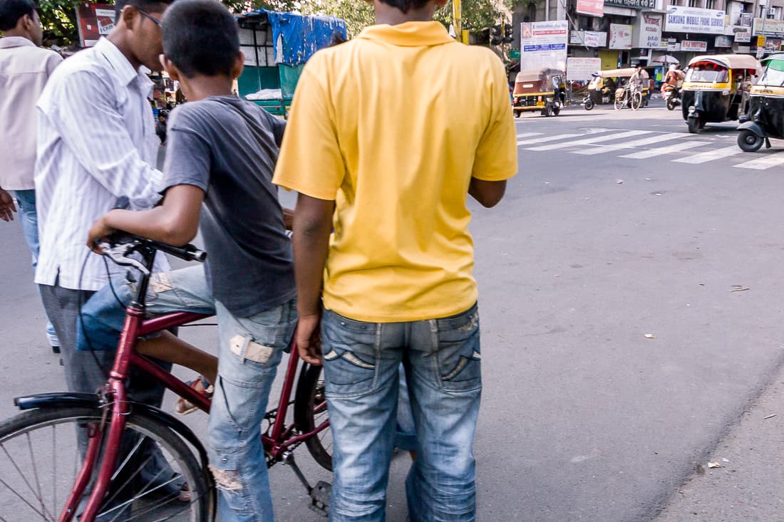 インド】 三人の少年と一台の自転車  旅と写真とエッセイ by オザワテツ