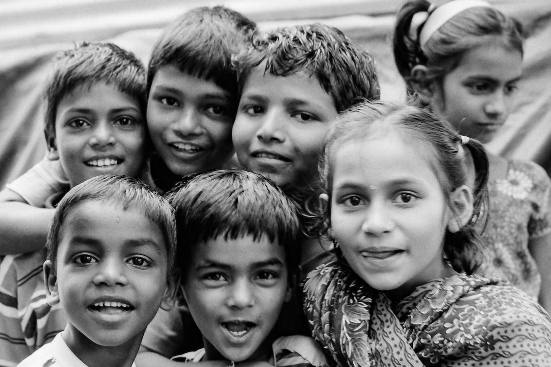 インド 集まってきた子どもたちの顔 旅と写真とエッセイ By オザワテツ