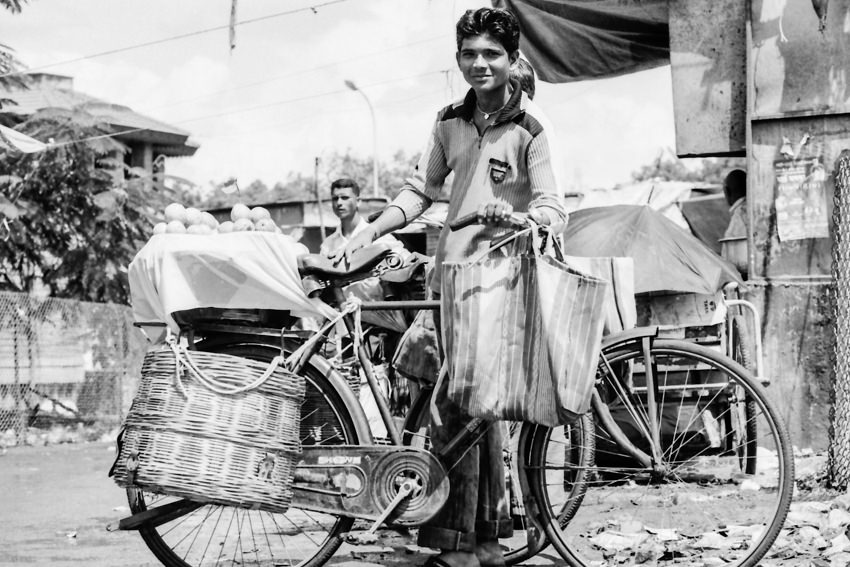 インド】 自転車で行商する男  旅と写真とエッセイ by オザワテツ