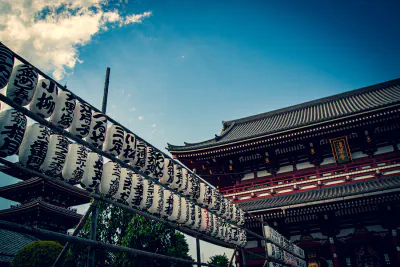 浅草寺の提灯と宝蔵門