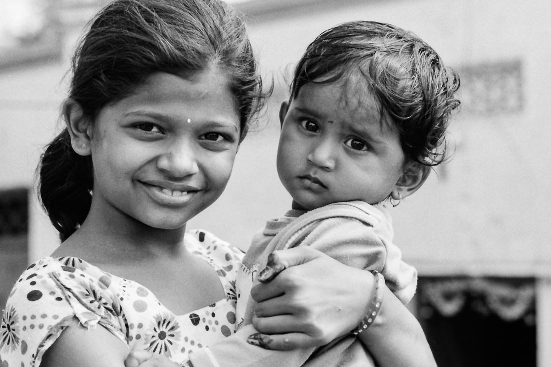 インド 若いお母さんと困惑気味の赤ちゃん 旅と写真とエッセイ By オザワテツ