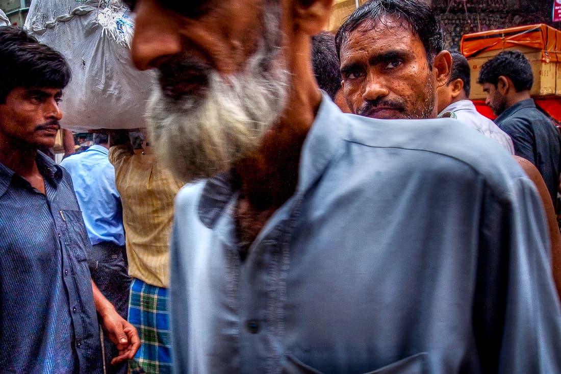 インド 人混みを歩く男の視線 旅と写真とエッセイ By オザワテツ インド 人混みを歩く男の視線 旅と写真とエッセイ By オザワテツ