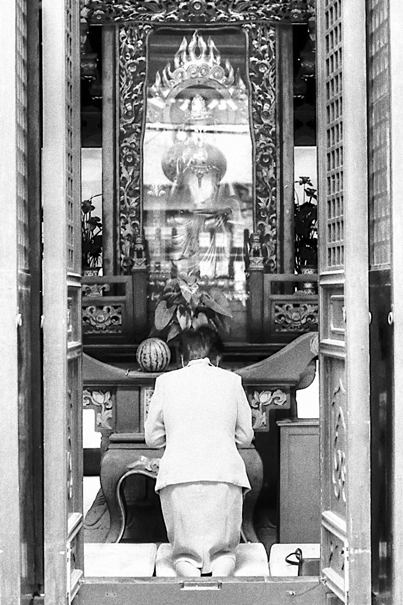 Praying Woman (China)