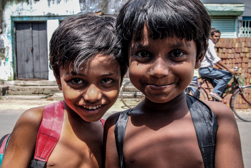 上半身裸の小学生 インド Boxman Fotologue