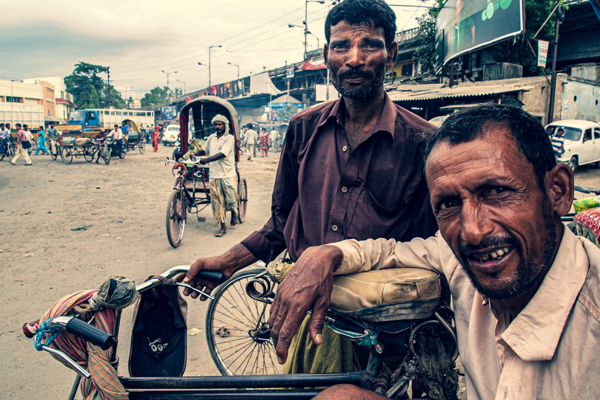 Rickshaw wallah chatting
