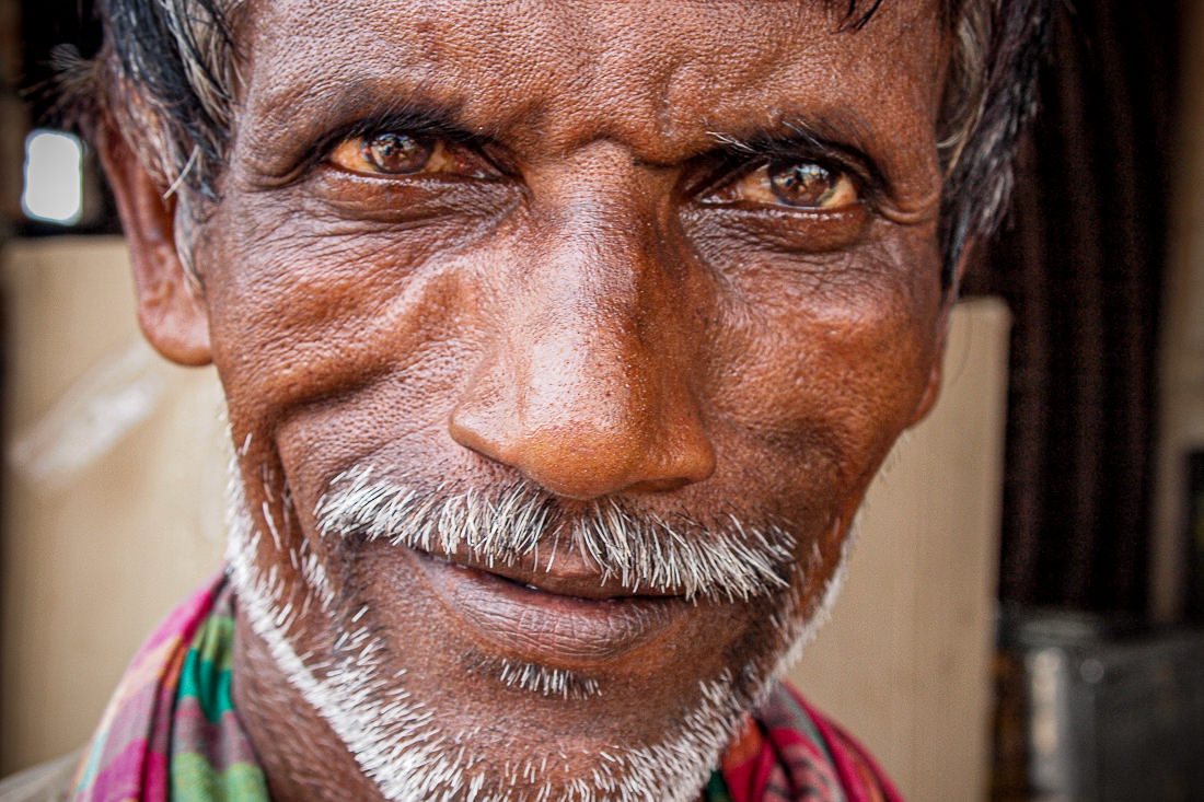 インド 髭面の顔 旅と写真とエッセイ By オザワテツ