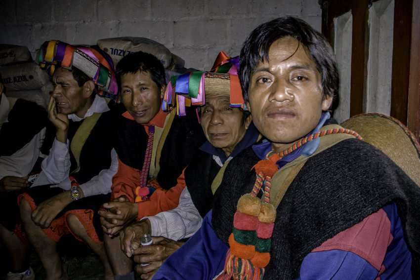 メキシコ 民族衣装の男たち 写真とエッセイ By オザワテツ