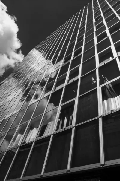 [Hirakawacho, Tokyo] Glass-walled Building | Photo with essay by awazo.com