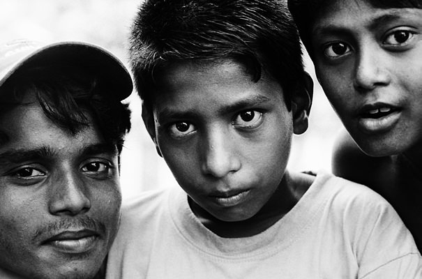 Six Eyes Toward Me (India)