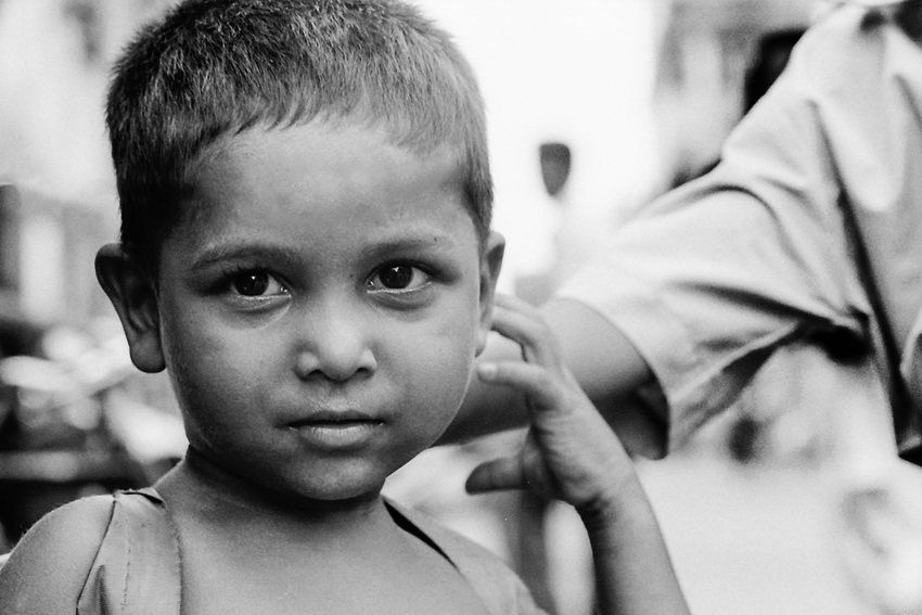 シャイな男の子 インド Boxman Fotologue