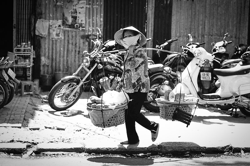 ベトナム 天秤棒とバインミー 写真とエッセイ By オザワテツ