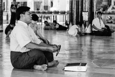 Man praying with beadroll in Shwedagon Paya