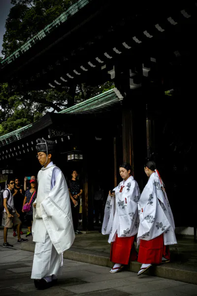 Shinto priest and priestesses