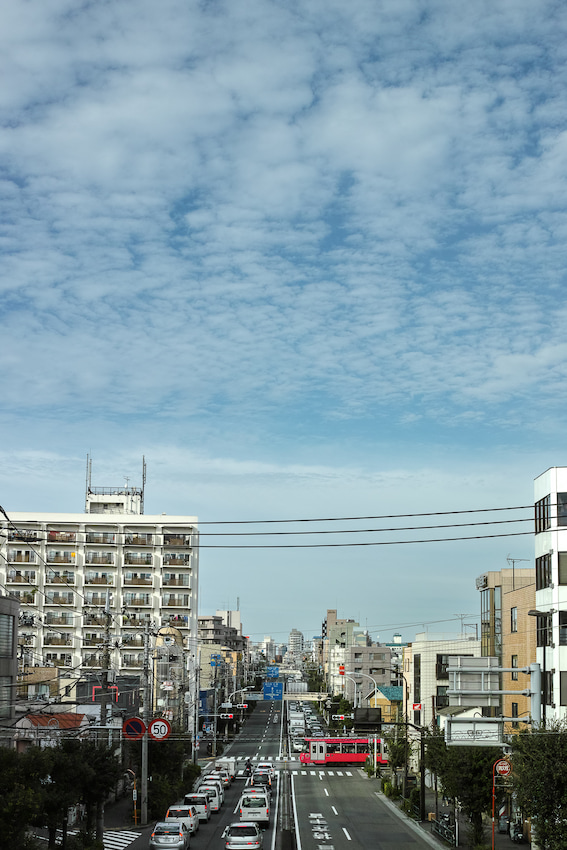 若林踏切 | 東京散歩】環七を横断する世田谷線 | Photo by awazo.com