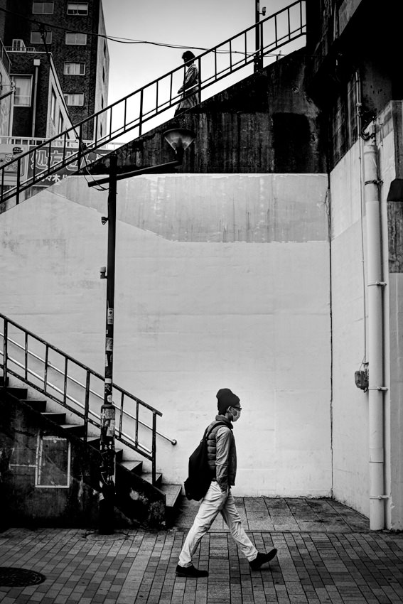 Descending figure and passing figure