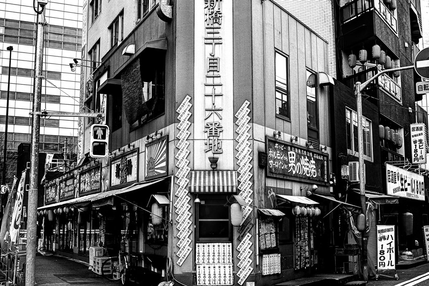 店先に掲げられた色々な看板